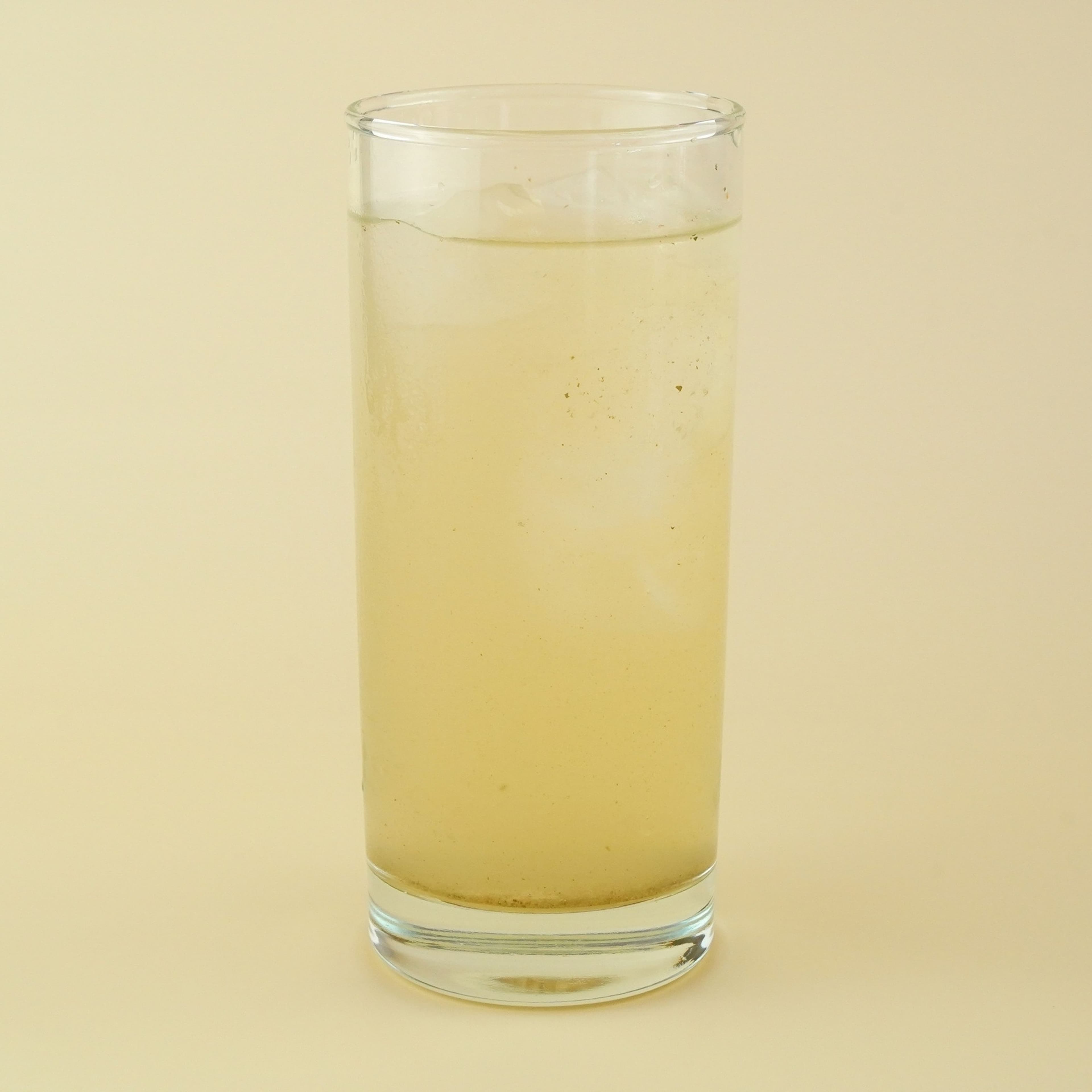 Homemade Basil Lemonade von Maja Bowls